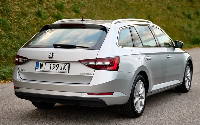 Skoda Superb cena 59900 przebieg: 240800, rok produkcji 2019 z Płock małe 781